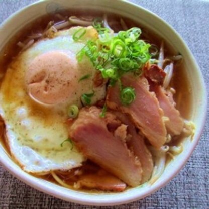 あれこれと冷蔵庫の残り物を入れてラーメンランチにしました（vv;）　お腹の中からほかほか温まり美味しかった～＾＾*